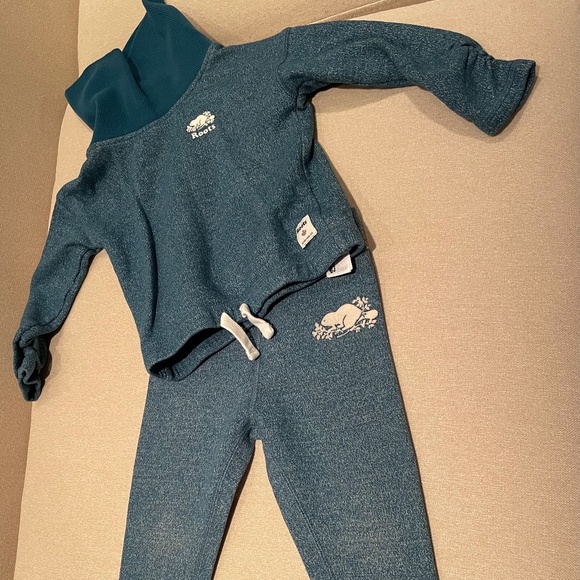 Roots Tracksuit/Size 2T - Picture 1 of 2